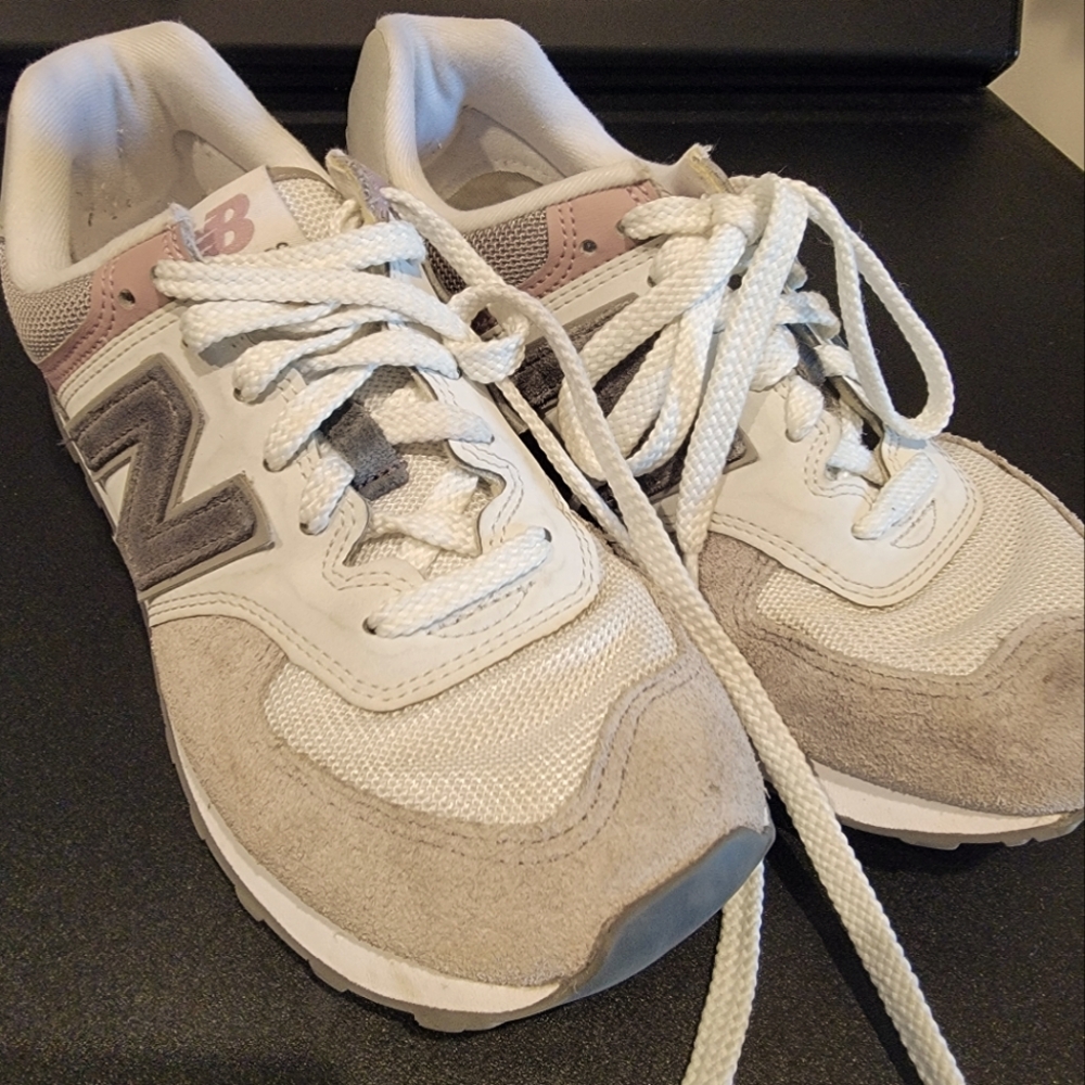New balance sneakers. 8.5. Womens
